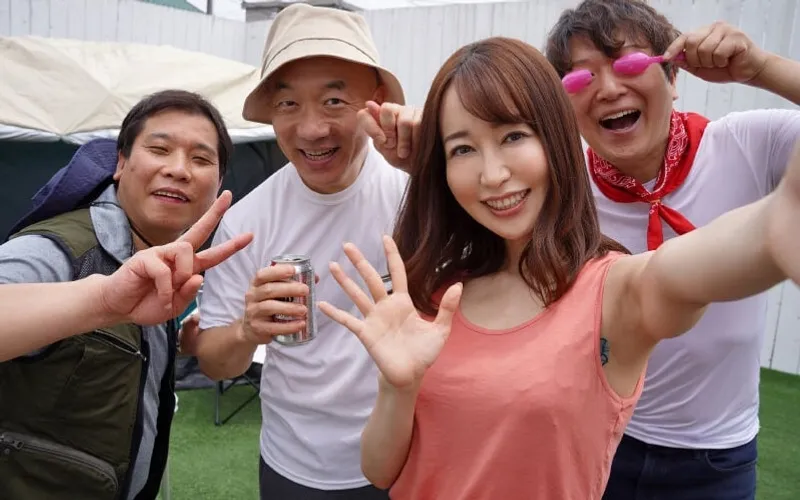 Chồng để cô vợ cắm trại 3 ngày 2 đêm với hiệp hội khu phố mà không biết…