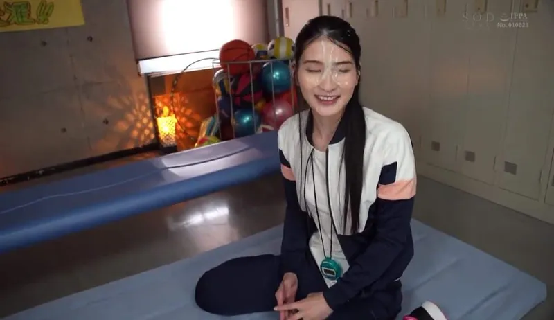 Bắn tinh đầy mặt nữ huấn luyện viên suzu honjo