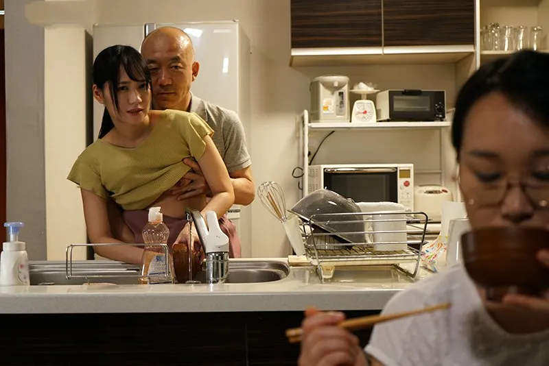 Gã chồng chịch con gái riêng của cô vợ khi biết bà xã không thể sinh con cho mình