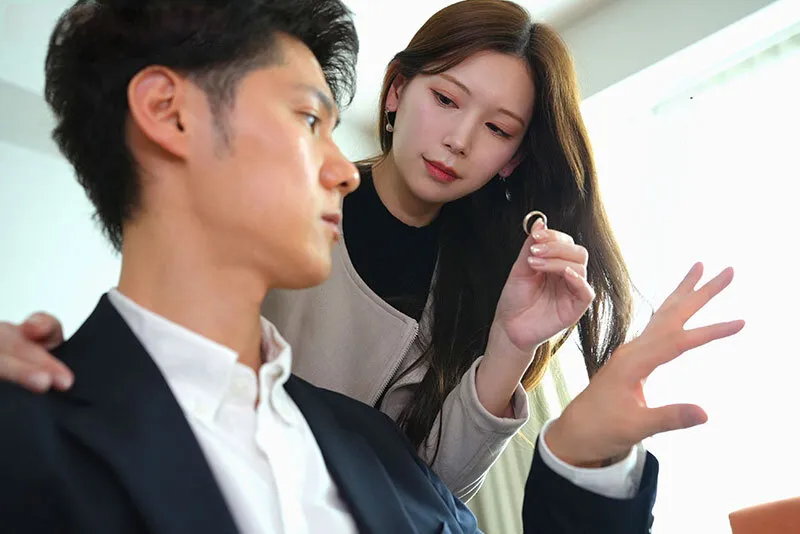 Bà xã đi đi chơi, gã chồng ở nhà bị nhỏ em bà xã gạ làm tình không trượt phát nào